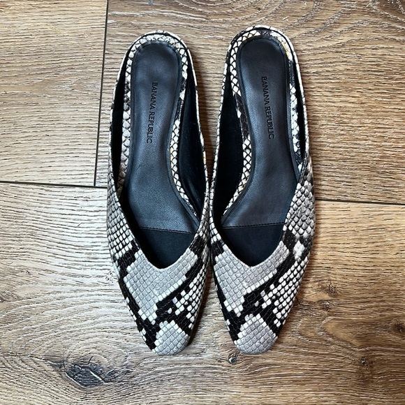 Banana Republic Snake Print Leather Mules Size 6M - Picture 1 of 7